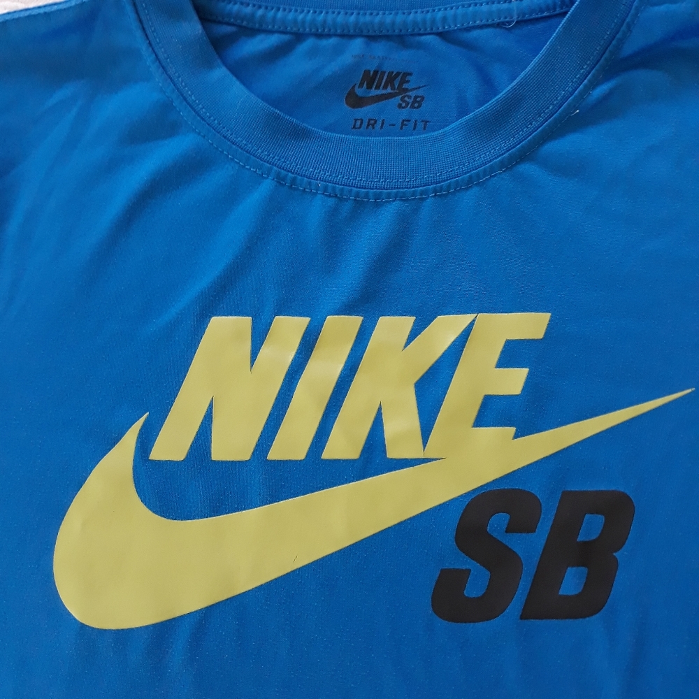 Nike t shirt